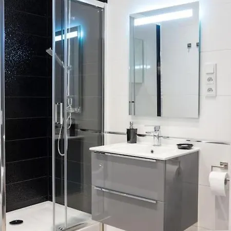 With Air Conditioning In The Heart Of Cracow Heart Apartment *